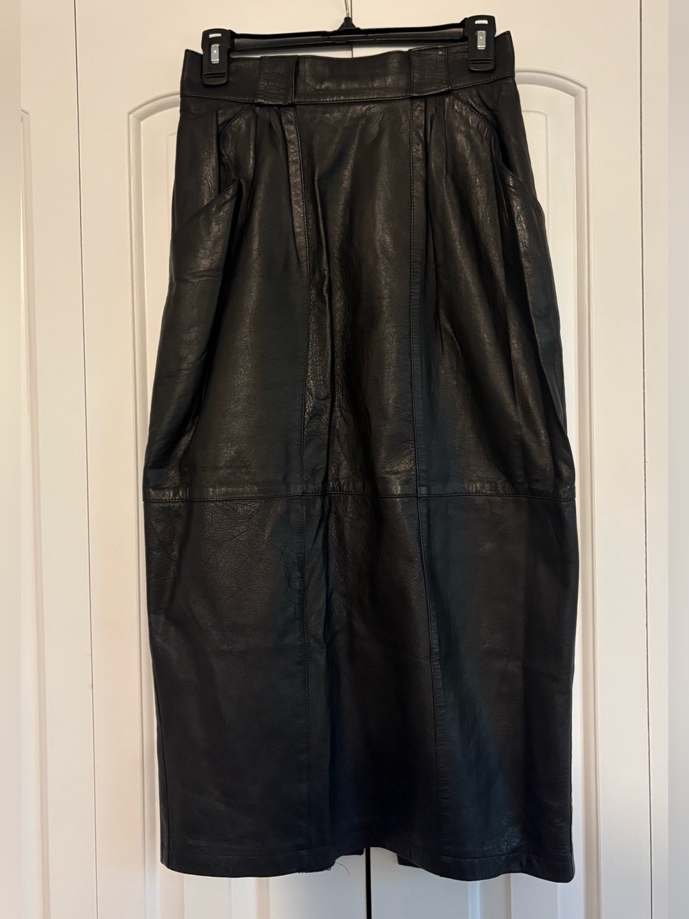 VINTAGE (w/tags), BEGED-OR, Black Leather Pencil Skirt w/Slant Pockets, Size 40